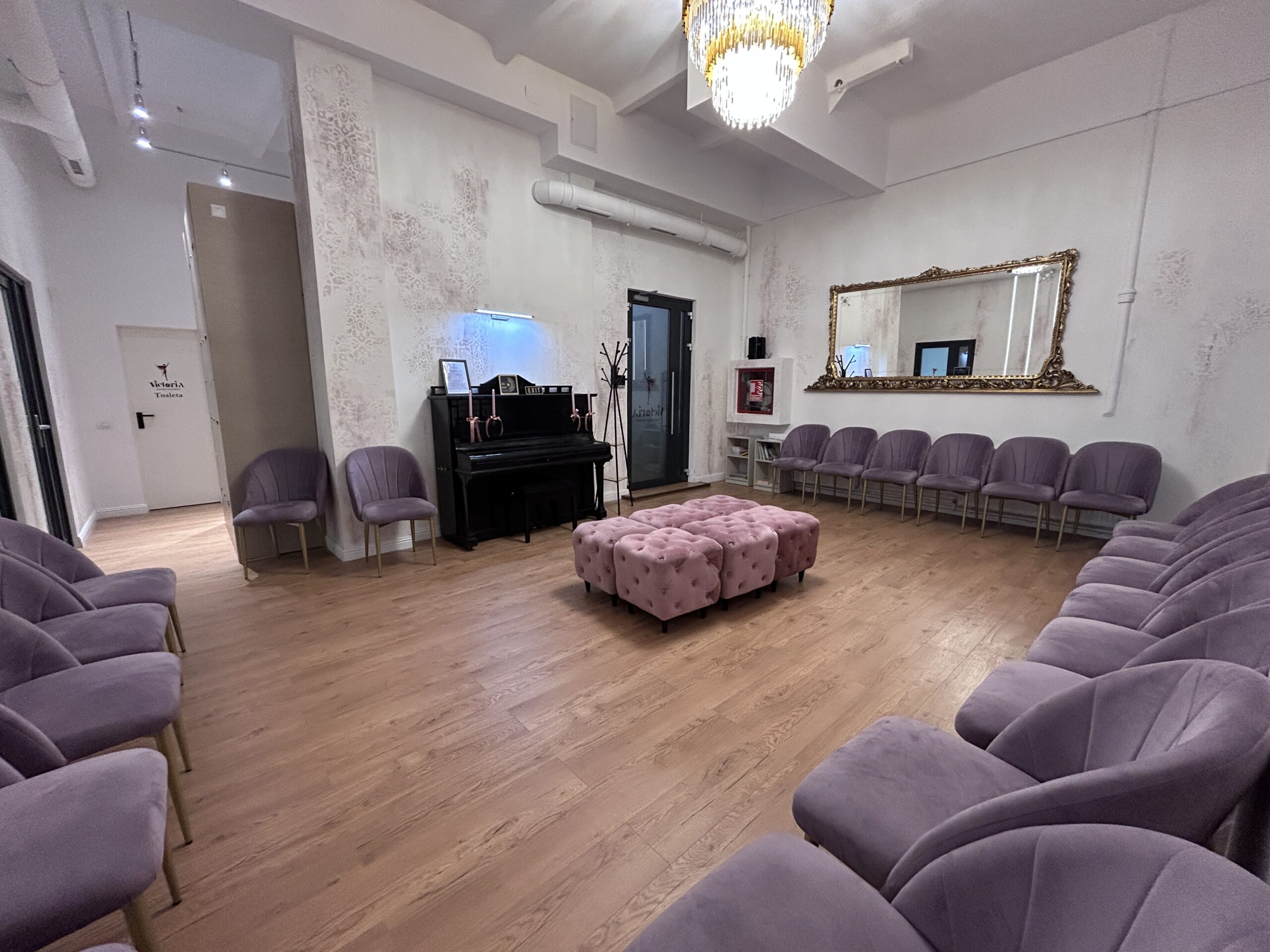 Zona așteptare părinți Victoria Dance Academy